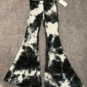 Flair bottom tie-dye legging pants